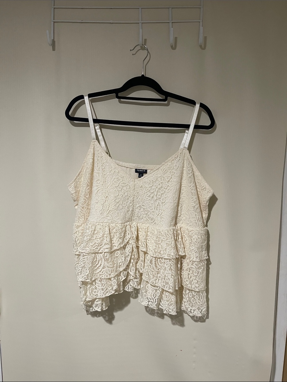New With Tags Torrid Cream Lace Tiered Ruffle Cami Size 3/ 3X/ 22-24